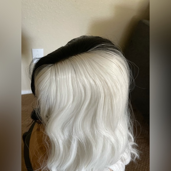 Cruella De vil Halloween wig - Picture 8 of 13
